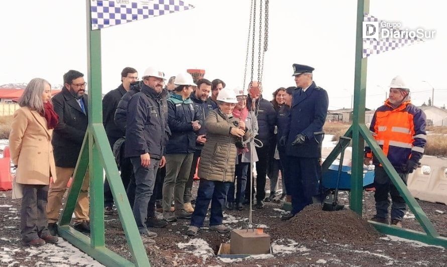 Ministra del MOP encabeza pimera piedra del nuevo terminal del Aeródromo Balmaceda