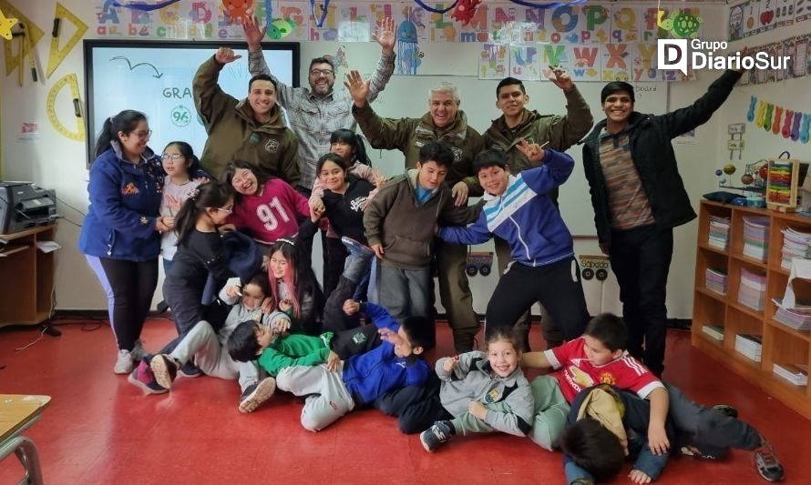 Carabineros del Micc de Aysén acudieron a actividad en Melinka