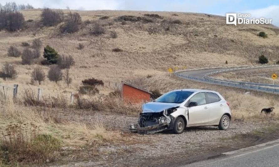 Vehículo chocó contra barrera en Ruta 7 Sur