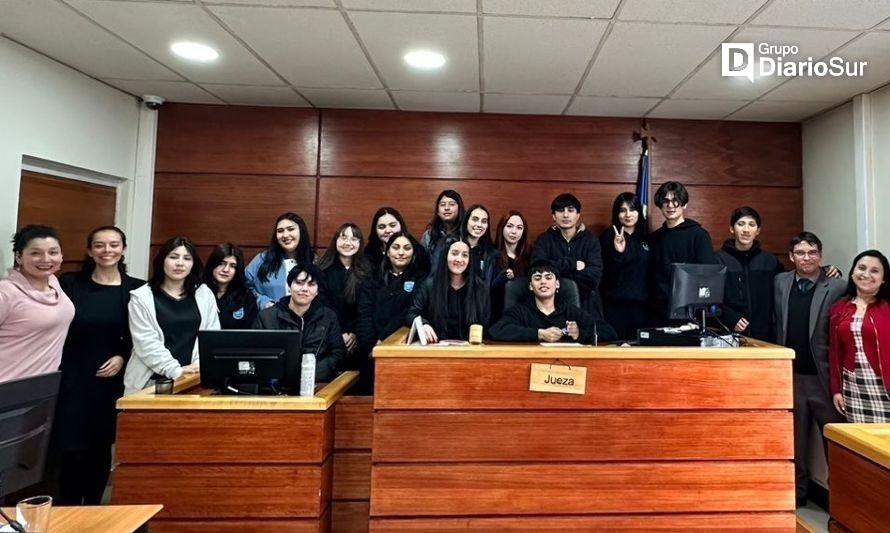 Estudiantes de liceo de Cochrane visitaron el juzgado mixto