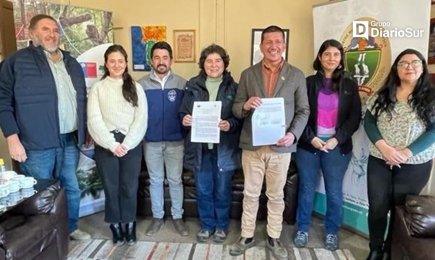 Conaf y Municipalidad de Puerto Aysén firman convenio de cooperación mutua