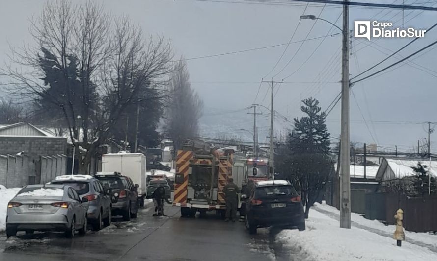 Dueños de casa y bomberos controlaron incendio en Coyhaique