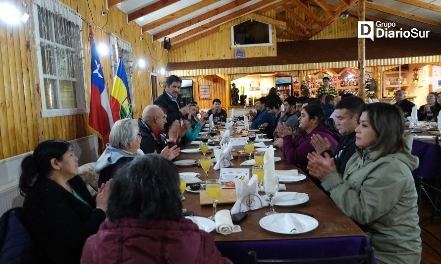 Homenajearon a dirigentes sociales de Guaitecas