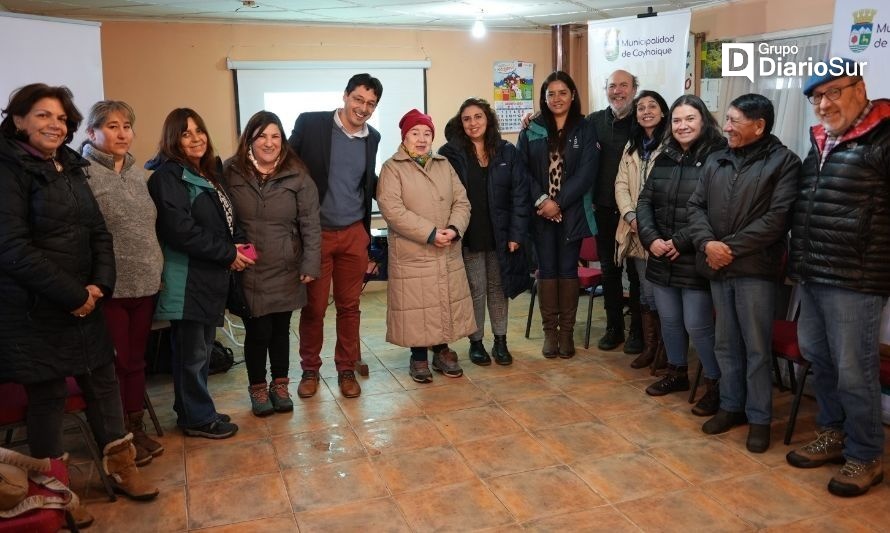 Lanzan programa de acompañamiento telefónico para personas mayores de Coyhaique 