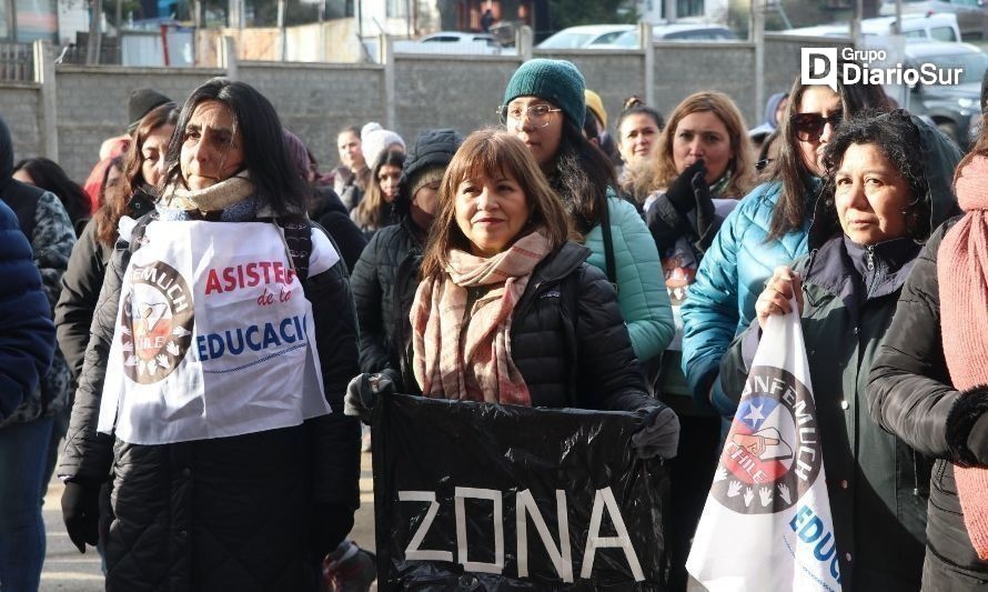 Cores sobre asistentes de educación en huelga: "No puede haber funcionarios de segunda categoría"