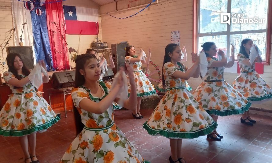 "Entre Torreones y Fiesta", flor de encuentro costumbrista