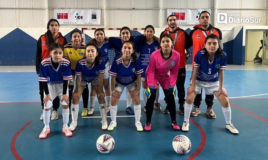 Chicas del Saint Exupéry debutaron con un triunfo en el futsal