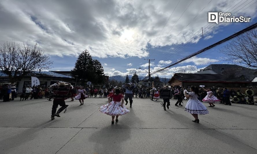 Esquinazo masivo de colegios marcó el inicio del Mes de la Patria en Coyhaique