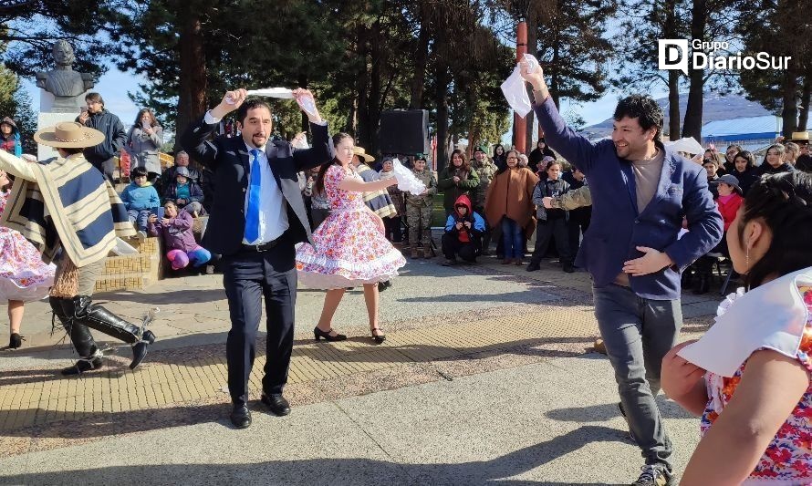 Esquinazo marca el inicio del Mes de la Chilenidad en Cochrane