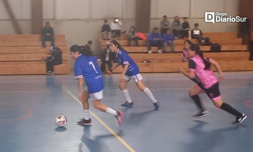 Los Lagos frenó el avance del Saint Exupéry en el futsal damas