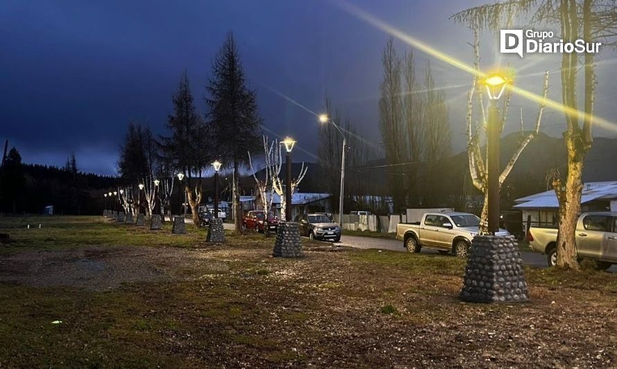 Inauguran proyectos de alumbrado público y mejoramiento eléctrico en Cochrane