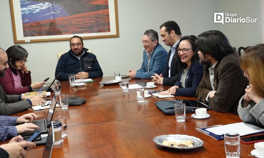 En Santiago se realizó la reunión entre las autoridades. Credito: Gobierno Regional.