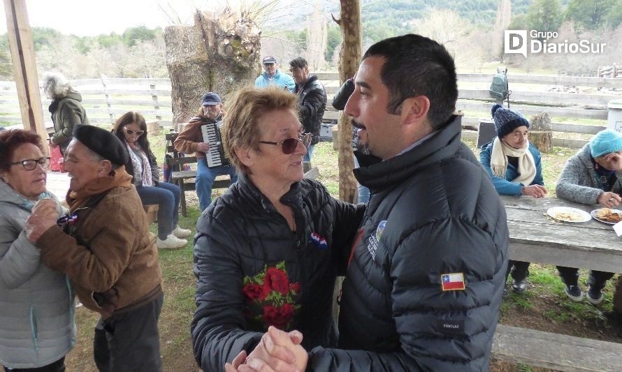 Adultos mayores de Cochrane vivieron día de campo en Los Ñadis