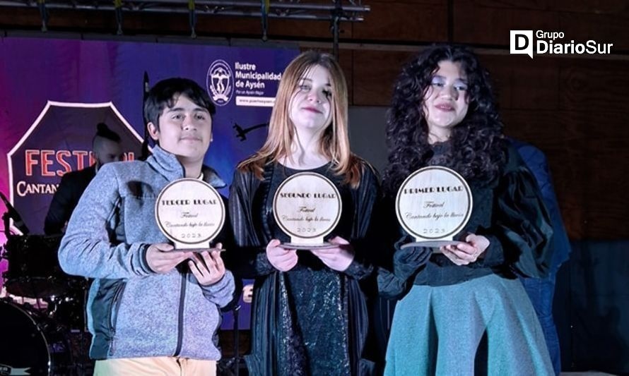 Festival "Cantando bajo la lluvia" se realizó en liceo aysenino