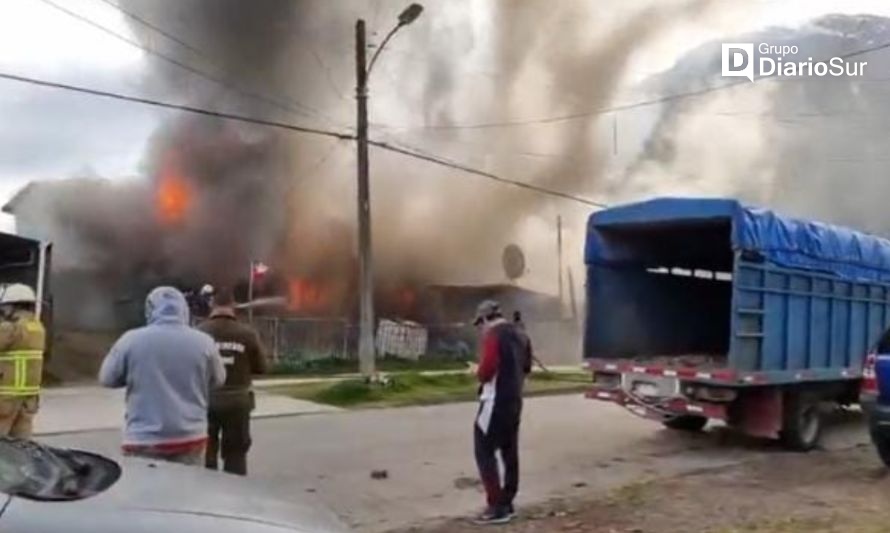 Bomberos combatió incendio de proporciones en Puerto Aysén 