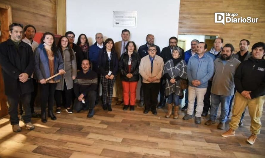 Instalan placa conmemorativa del profesor Jorge Vilugrón