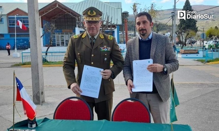 Carabineros y Municipalidad de Cochrane suscriben convenio OS14