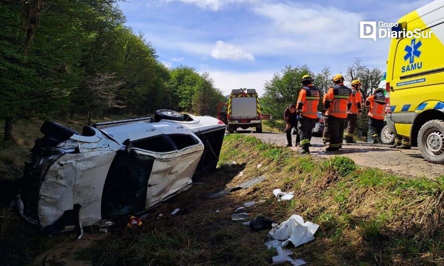 Cuatro lesionados en volcamiento en Coyhaique Alto