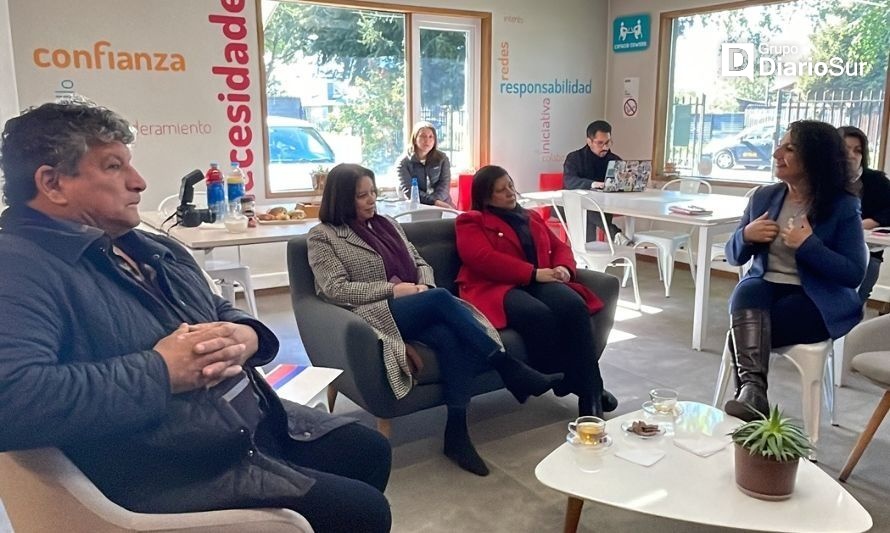 Positivo encuentro con los parlamentarios. Crédito: Seremi Desarrollo Social.