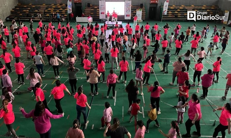 En la Región de Aysén bailaron por la detección del cáncer