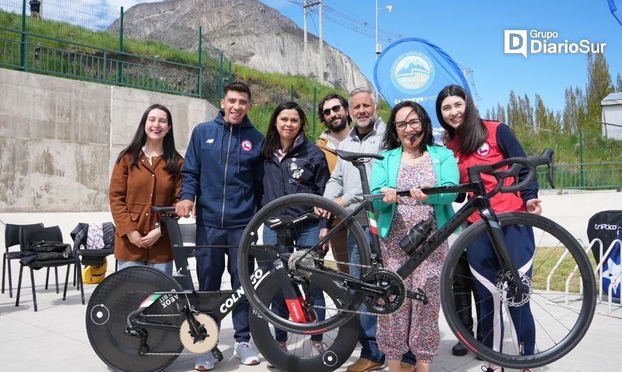 Coyhaique: entregan bicicletas de alta gama a destacados atletas regionales