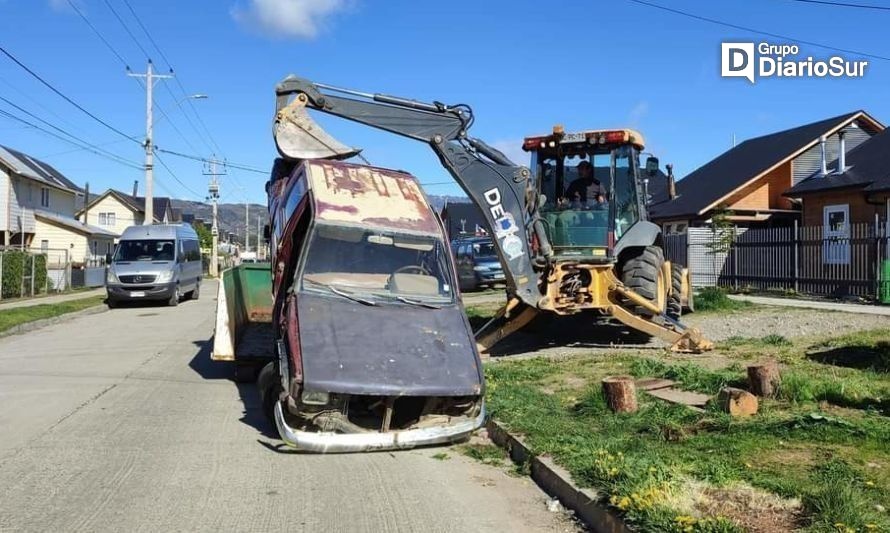 Retiran autos abandonados en Cochrane