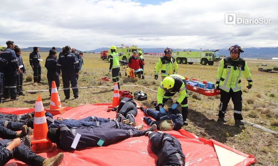 Autoridades califican como exitoso el simulacro de accidente aéreo realizado en el aeropuerto de Balmaceda