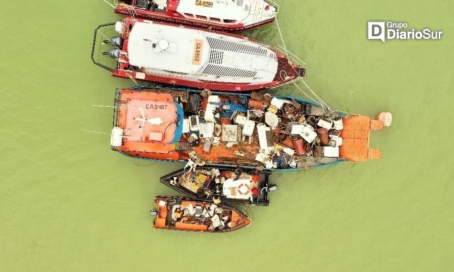 Tortel: recolección de chatarra llenó la carga de una barcaza y tolva municipal