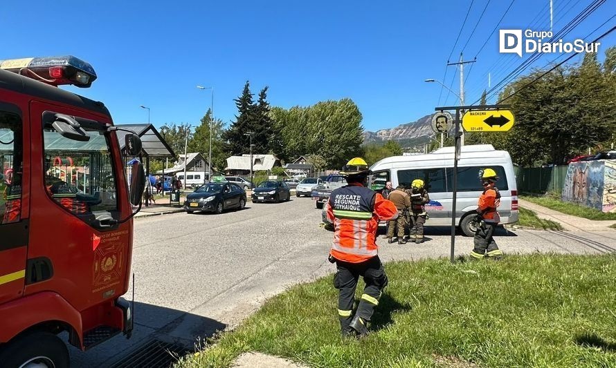 Detienen a chofer de minibús por conducir ebrio