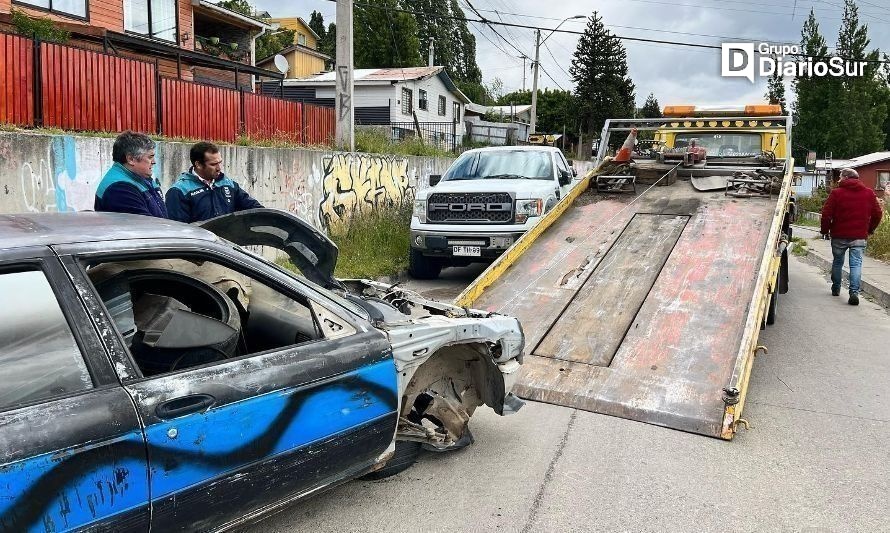 Continúa retiro de chatarra en calles de Coyhaique