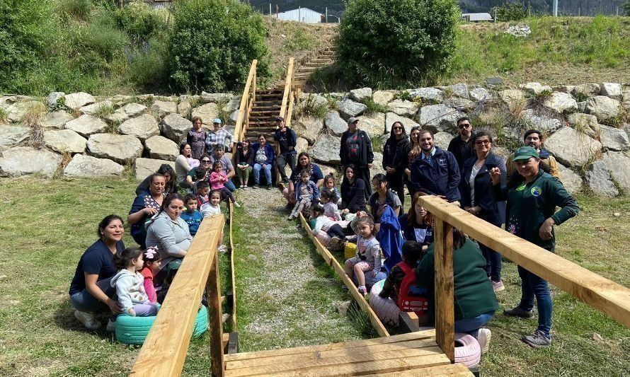 Vecinos y familias coyhaiquinas recuperan espacio natural en sector Quebrada la Cruz 