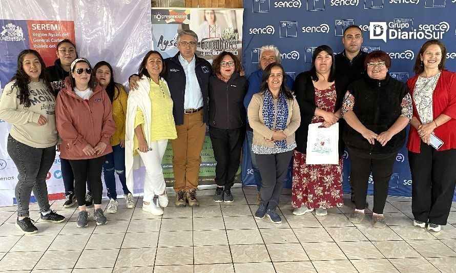Mujeres de Bahía Murta y Puerto Sánchez manejarán maquinarias pesadas