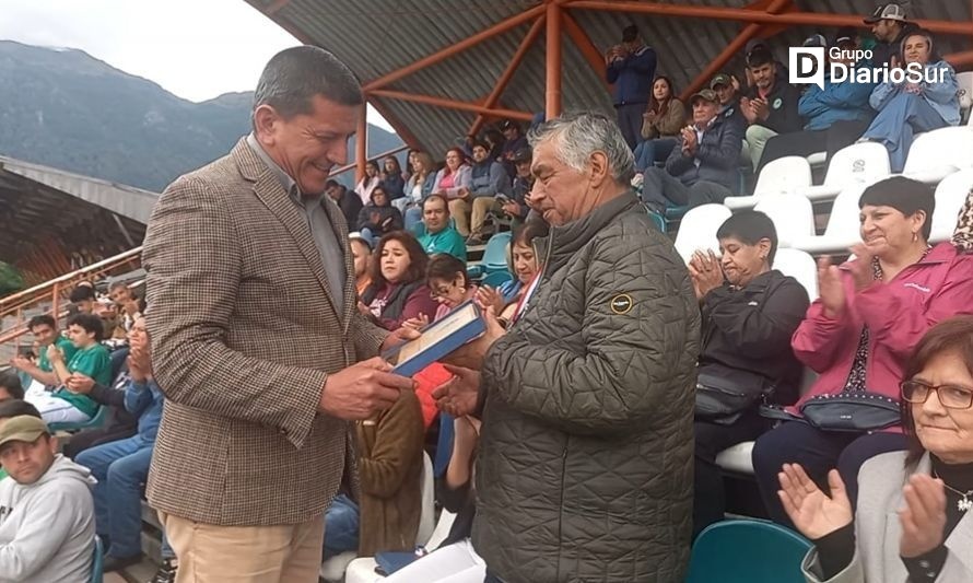 Realizan emotivo reconocimiento a un histórico dirigente deportivo de Aysén 