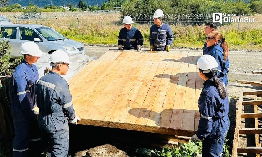 Soldados conscriptos del Regimiento N°8 “Chiloé” apoyan a damnificados