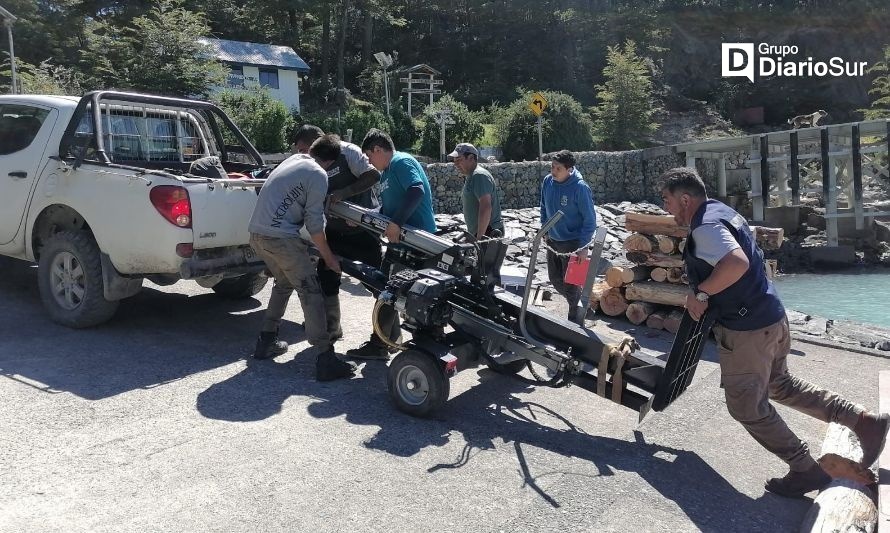 Entregan maquinaria forestal en comodato a productores de leña en Aysén