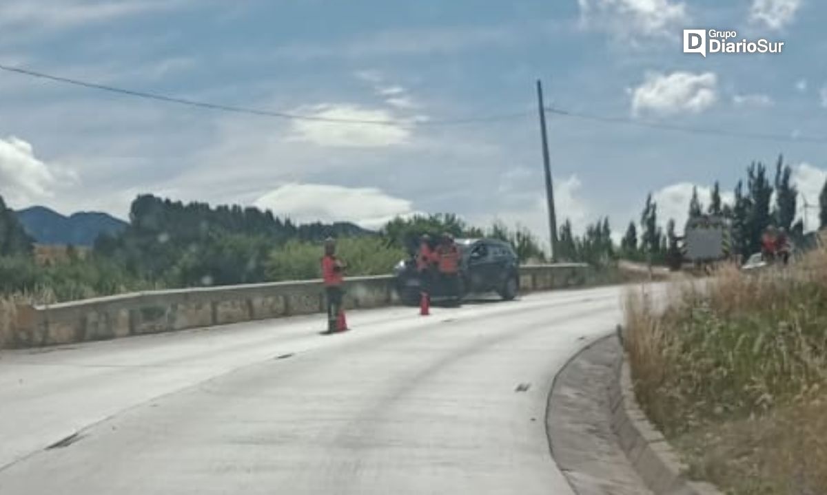 Camión colisionó a un vehículo y se dio a la fuga