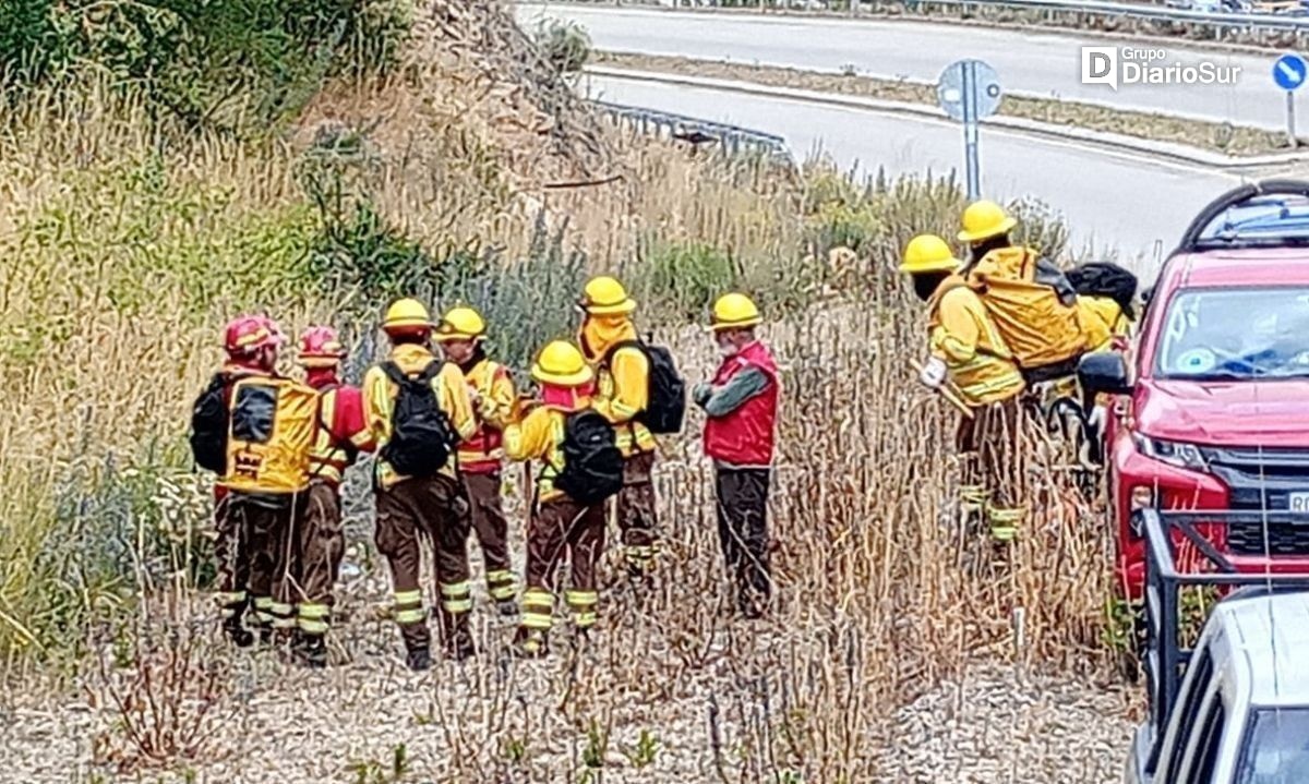 Confirman lesión de un bombero en combate del incendio forestal