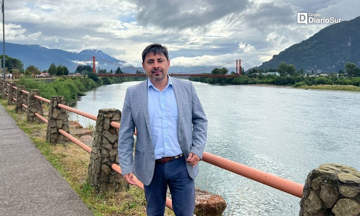 Marco Coñuecar inscribe precandidatura a alcalde por Municipio de Aysén