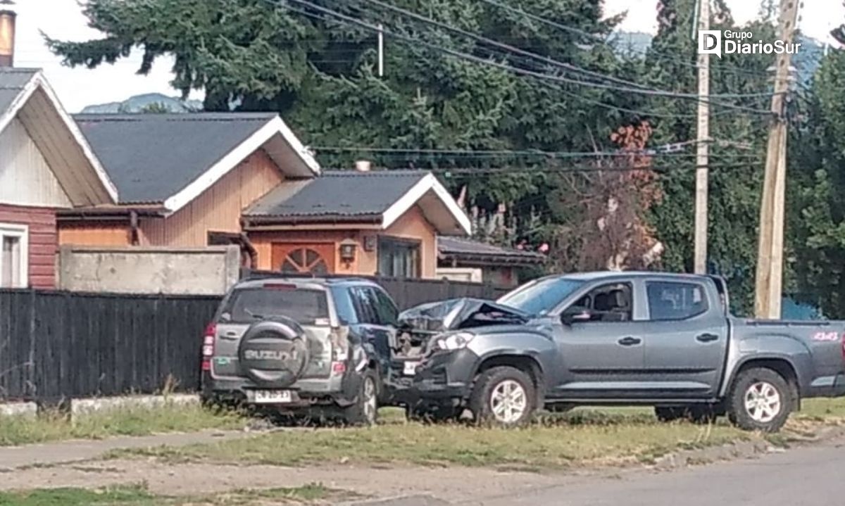 Colisión y un choque inician la mañana en Coyhaique