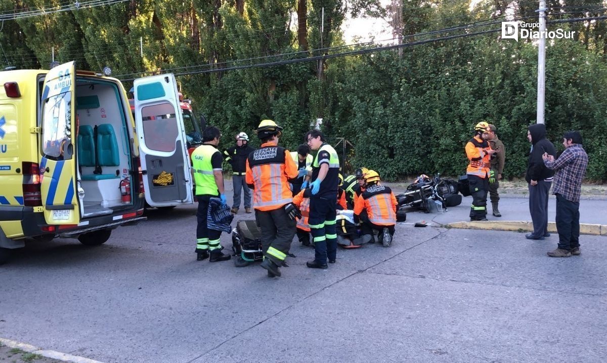 Auto y motocicleta colisionan en avenida Ogana