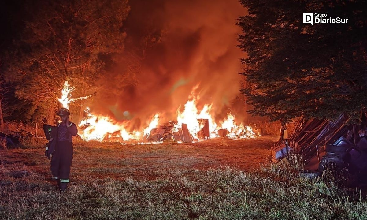 Incendio consumió en su totalidad propiedad en El Verdín