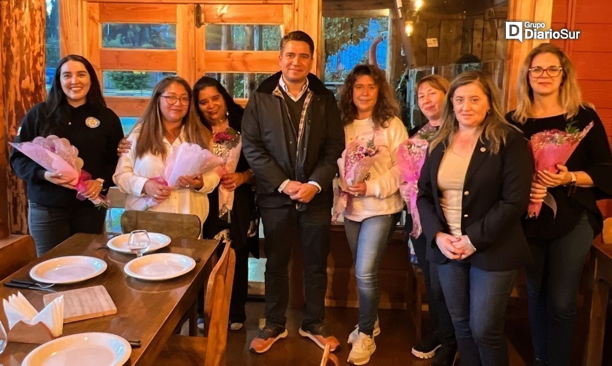 Lideresas de Coyhaique se reunieron en conocido restaurante de la ciudad