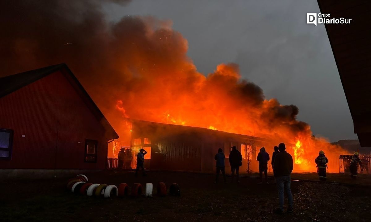 Incendio afectó en su totalidad al Colegio Patagonia