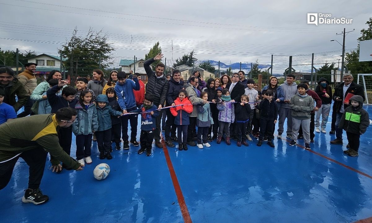 Inauguraron multicancha en escuela de Puerto Río Tranquilo