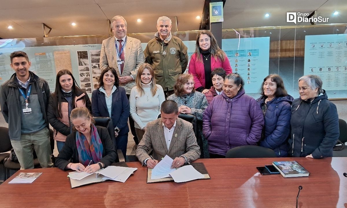 Municipio de Aysén firma convenio con BancoEstado