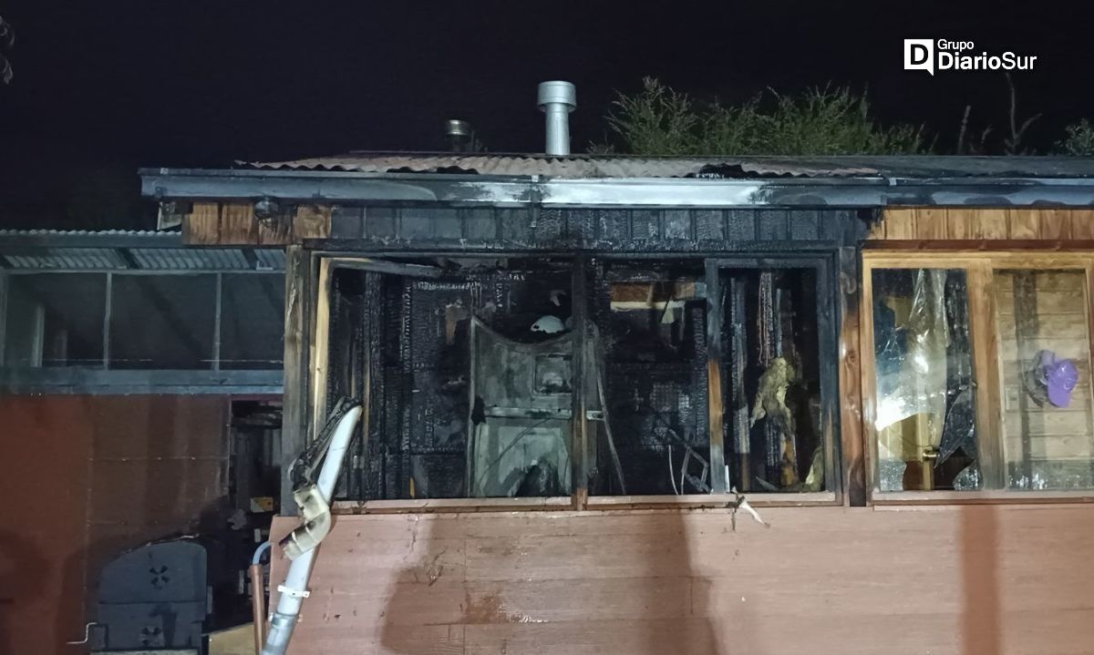 Casa resultó afectada por incendio en Coyhaique Alto