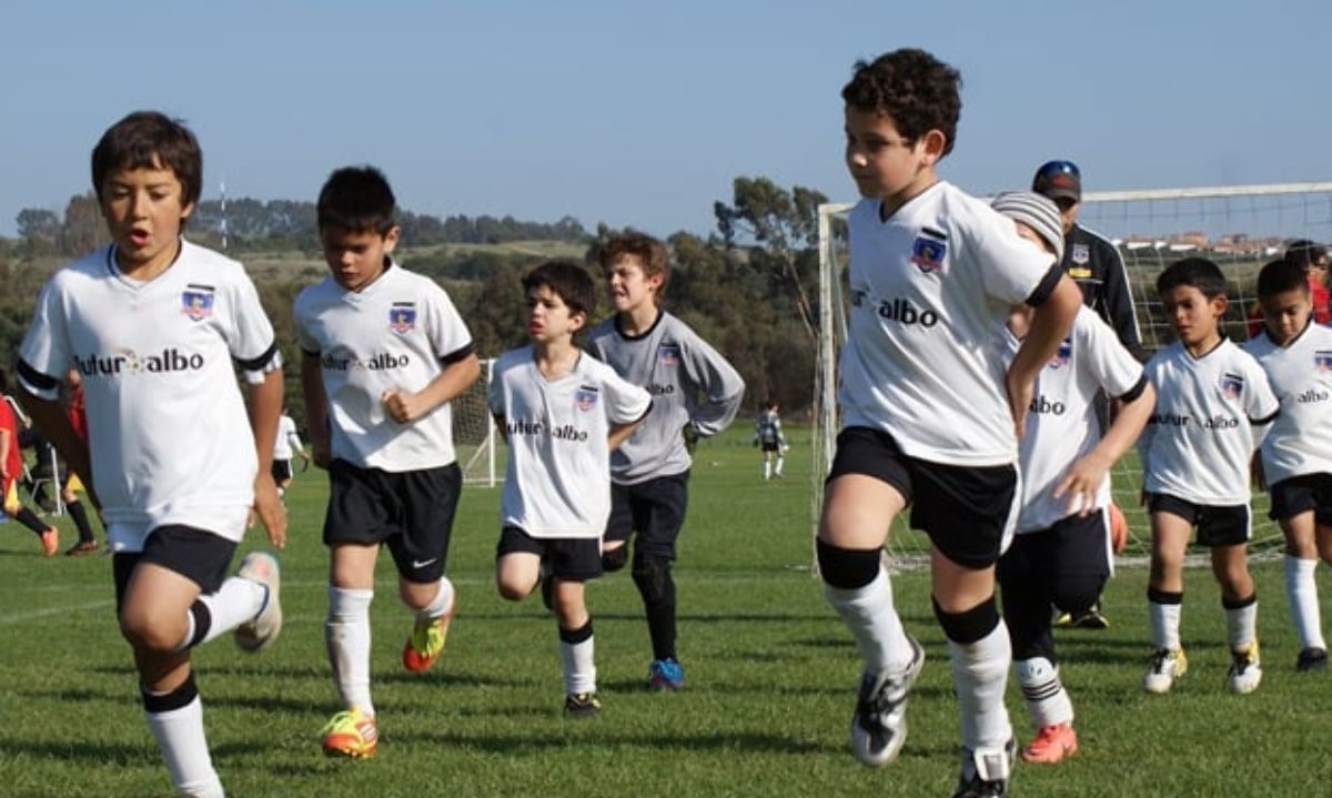 Atención colocolinos: escuela del "cacique" en Coyhaique inicia sus matrículas