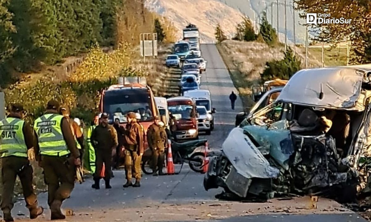 SIAT investiga causas de la colisión entre bus y furgón