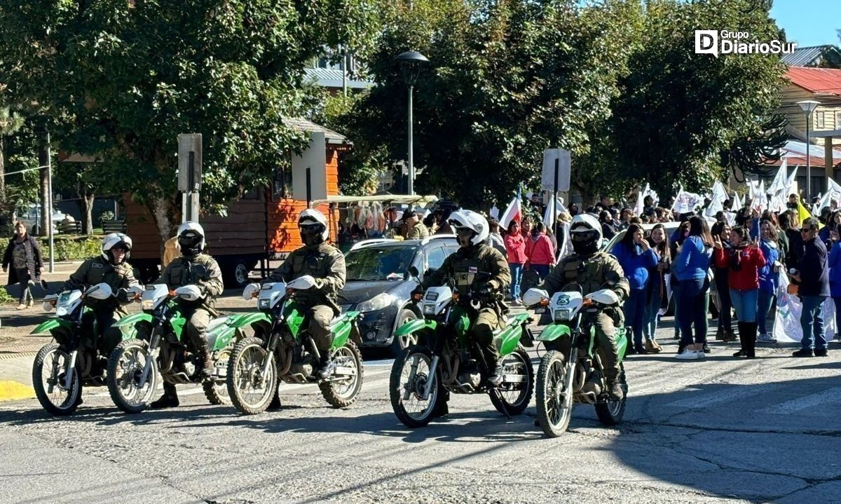 Funcionarios públicos en paro marcharon por calles de Coyhaique