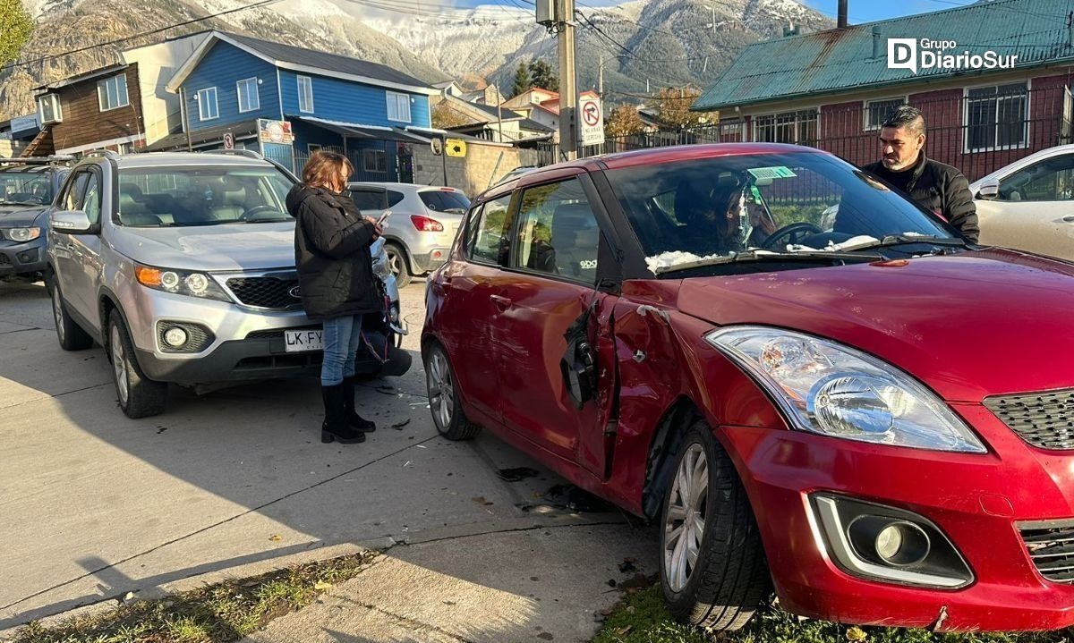 Vehículos colisionaron en calle Simpson